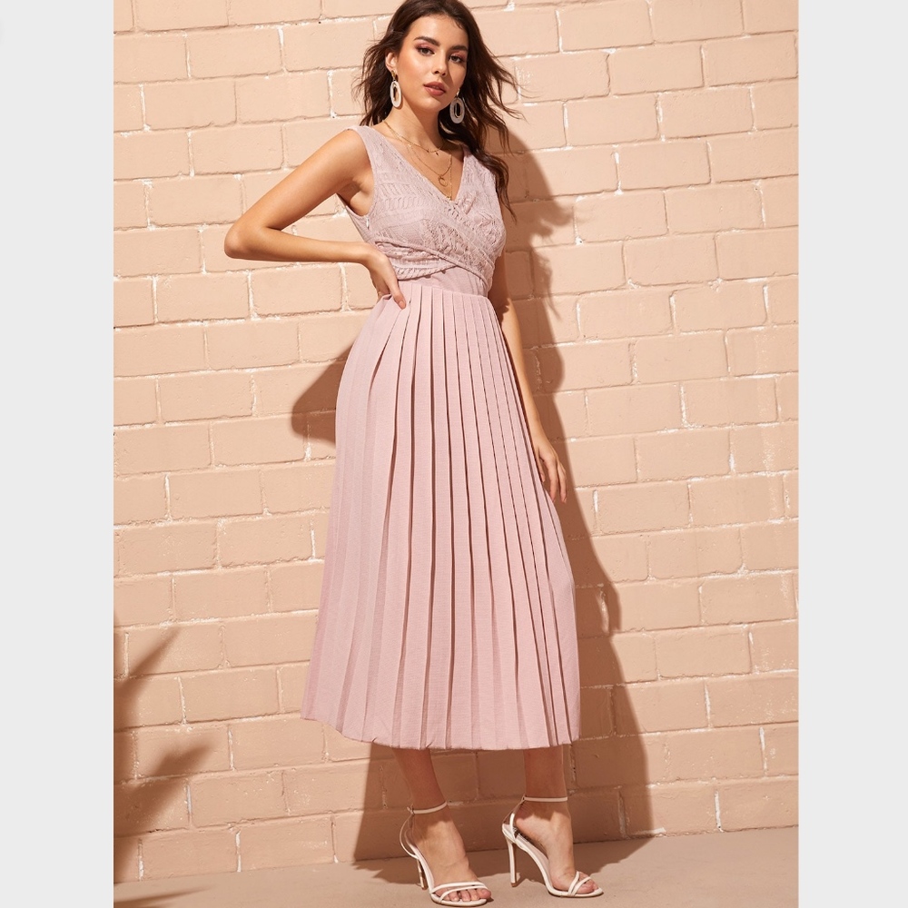 Lace Detailed V-Neck Pink Midi Pleated Dress - Picture 2 of 6